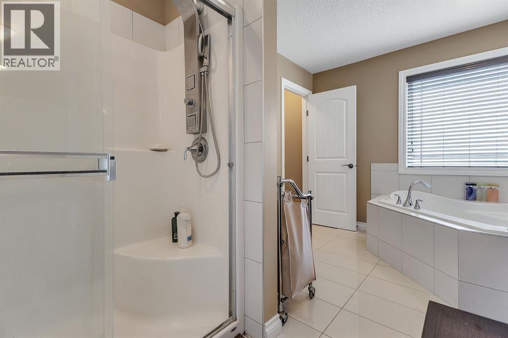 Photo 24 of 40 Baywater Court Sw, Airdrie AB