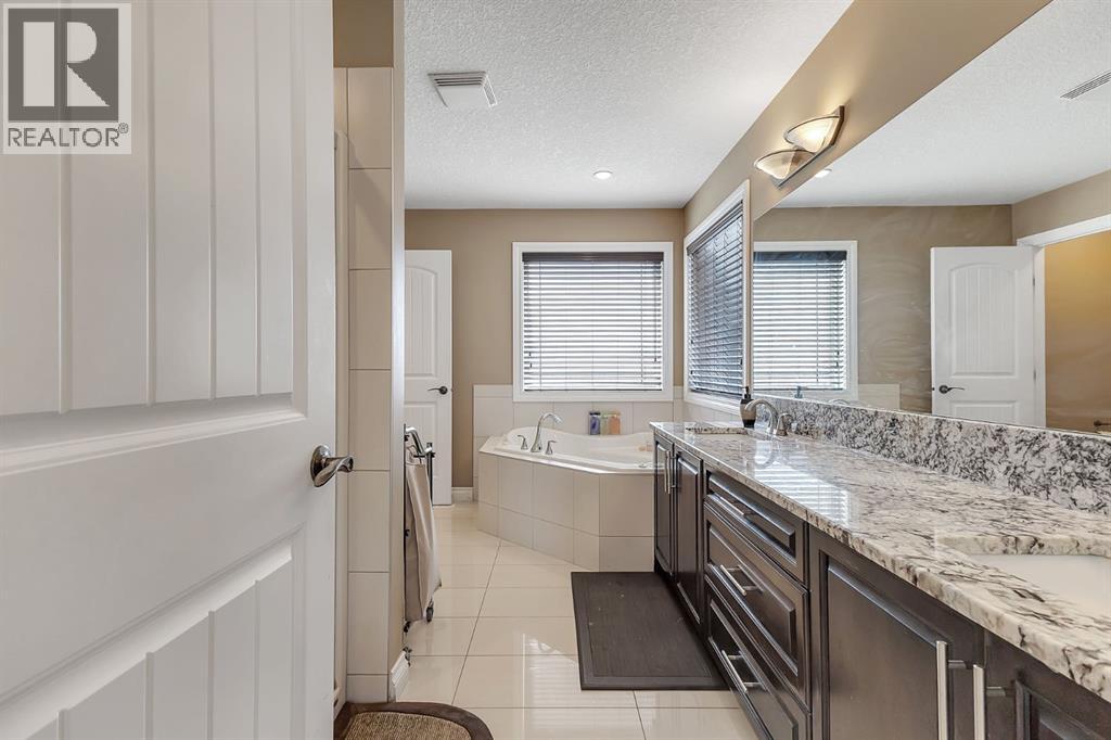 Photo 22 of 40 Baywater Court Sw, Airdrie AB