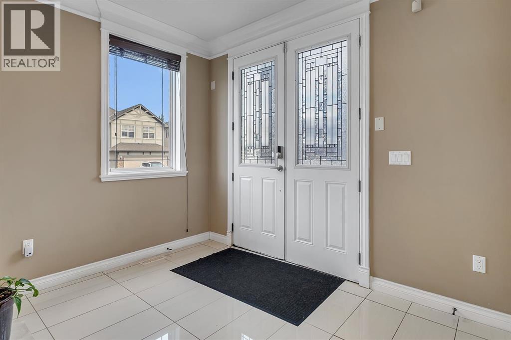 Photo 5 of 40 Baywater Court Sw, Airdrie AB