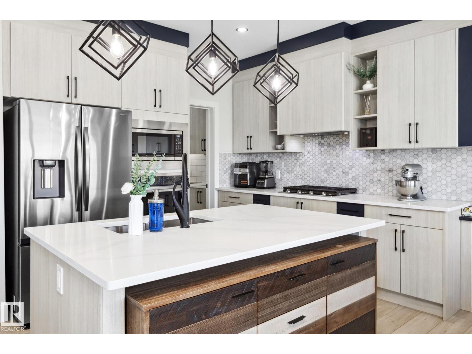 Photo 3 of 18204 94 St Nw, Edmonton AB