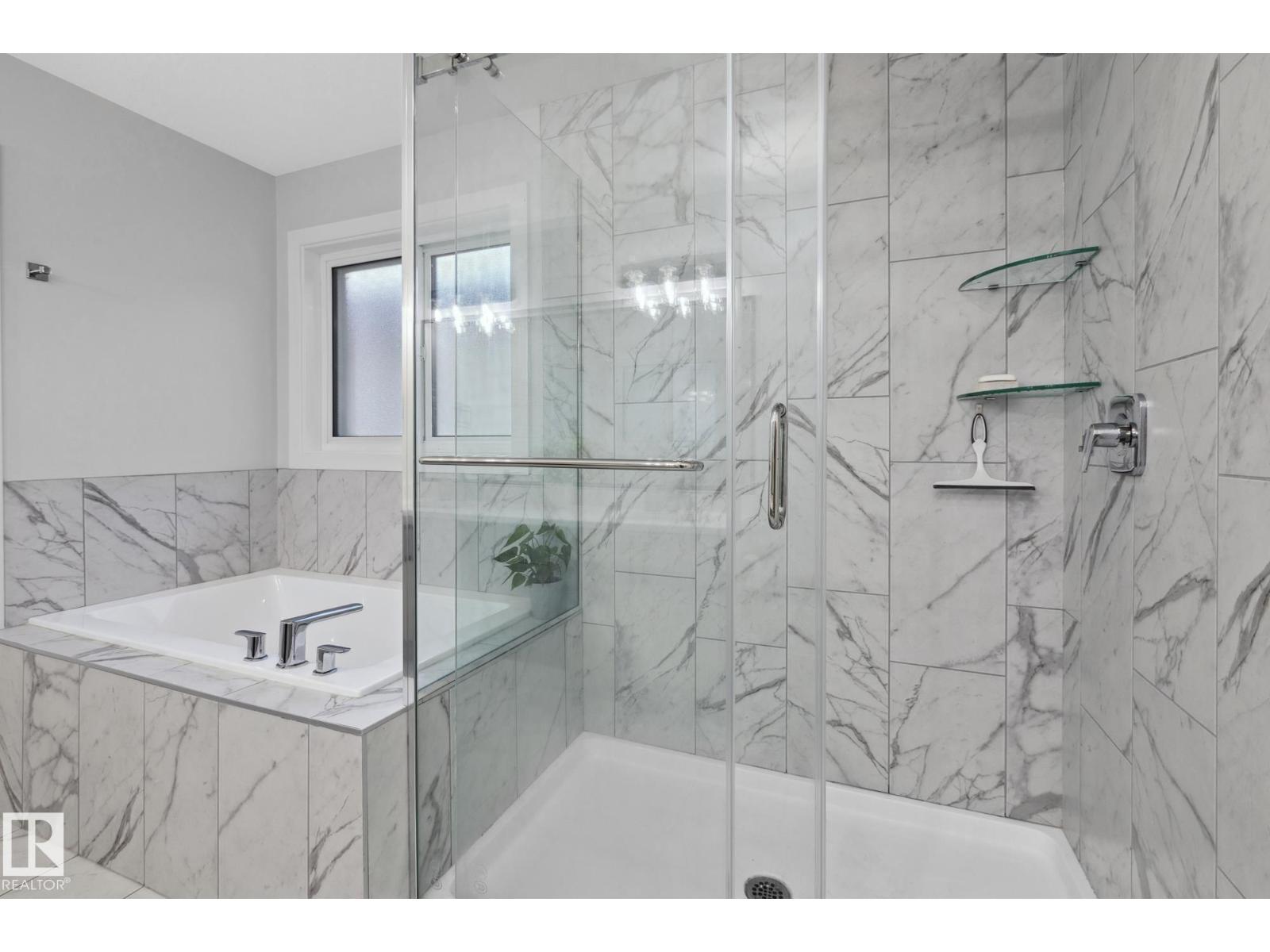 Photo 15 of 18204 94 St Nw, Edmonton AB