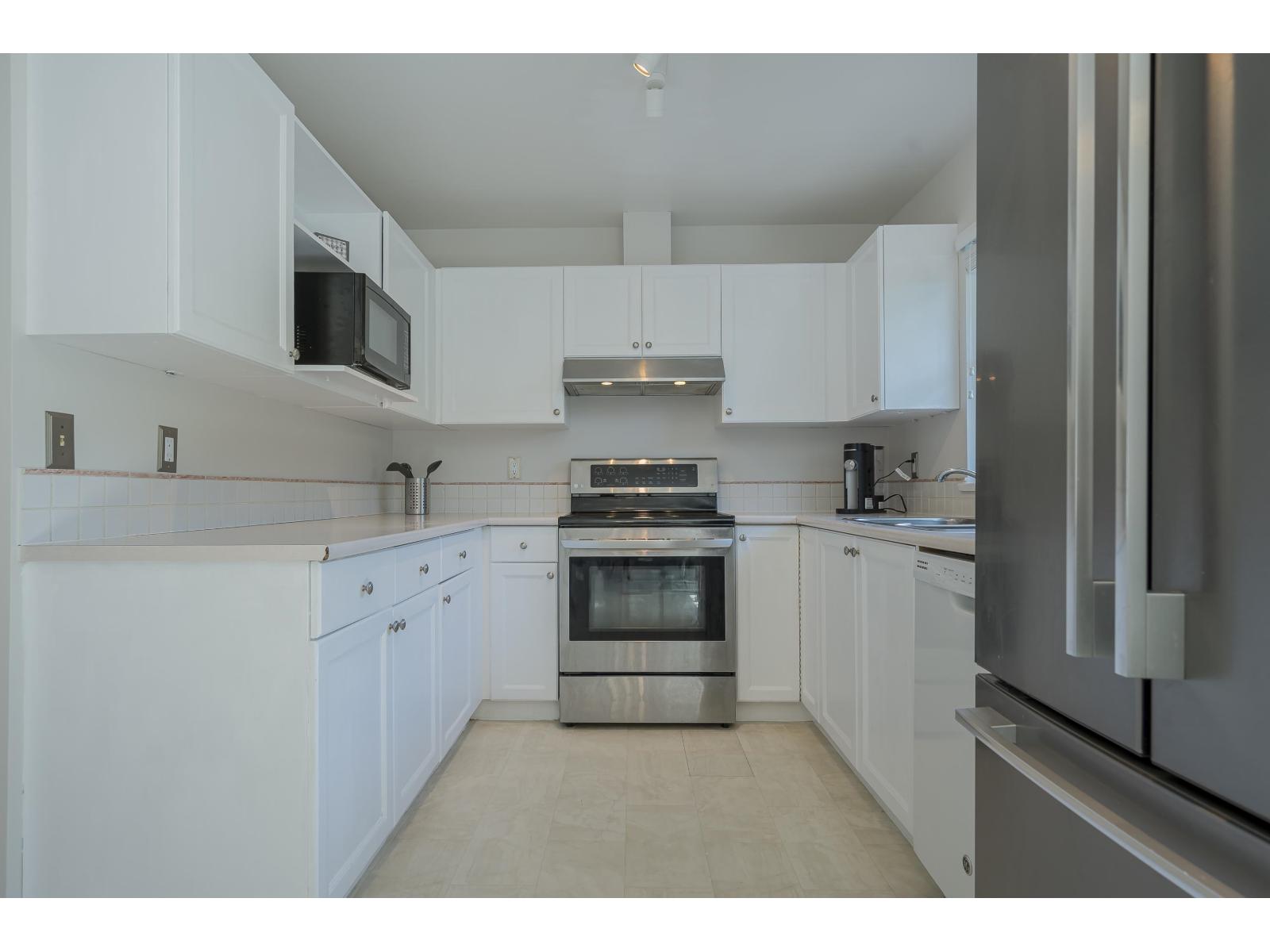 Photo 10 of 82 8716 Walnut Grove Drive, Langley BC