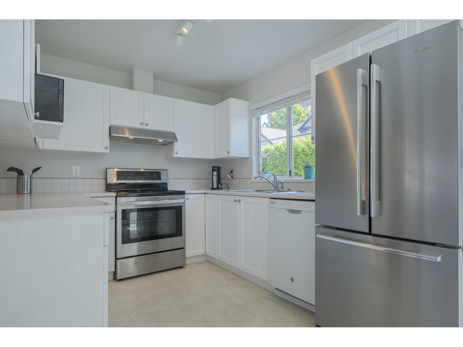 Photo 9 of 82 8716 Walnut Grove Drive, Langley BC