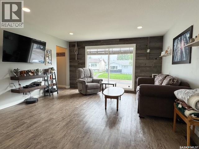 Single Family House Bungalow for Sale in  Bell STREET Swift Current 
