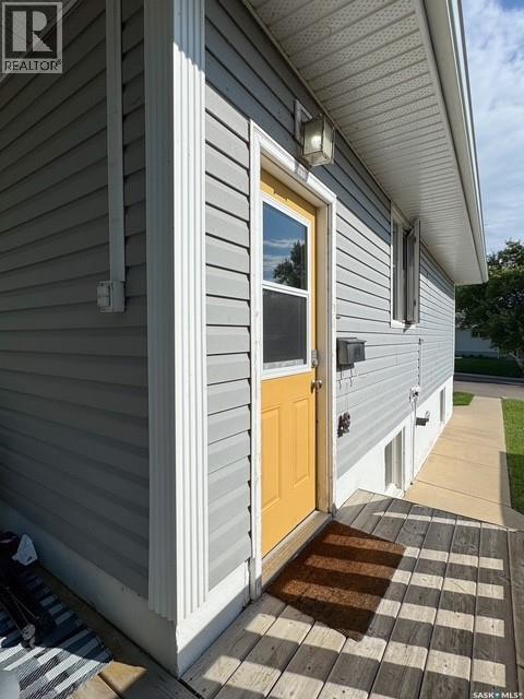 Single Family House Bungalow for Sale in  Bell STREET Swift Current 
