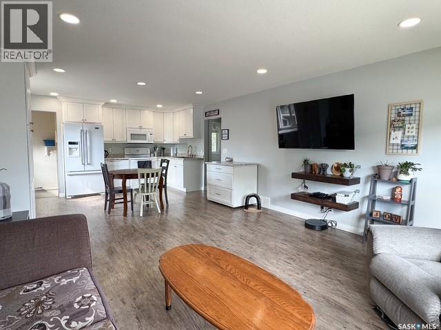 Single Family House Bungalow for Sale in  Bell STREET Swift Current 