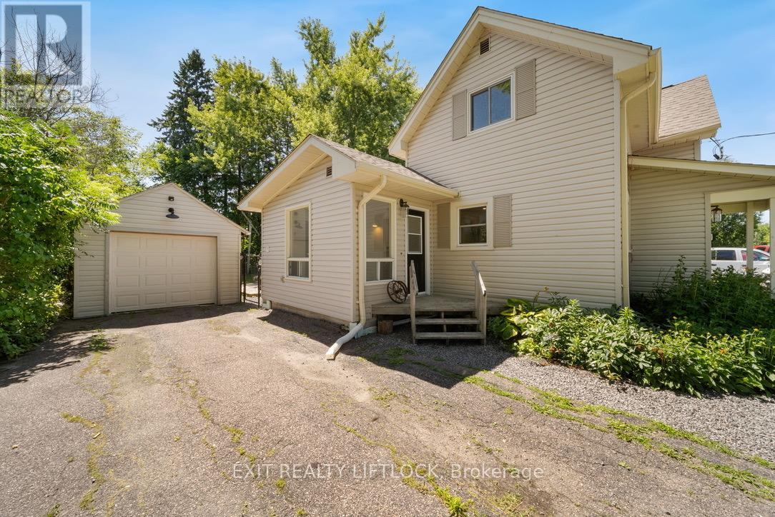 Photo 17 of 236 Hiram Street, Bracebridge ON