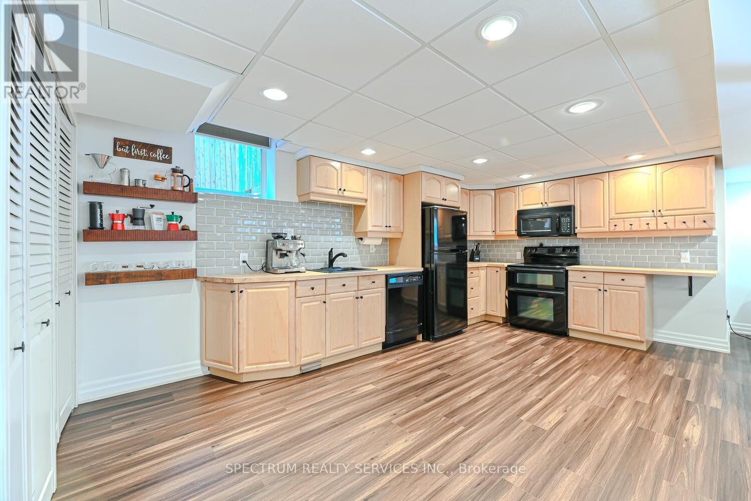 Photo 32 of 68 Robarts Drive, Milton ON