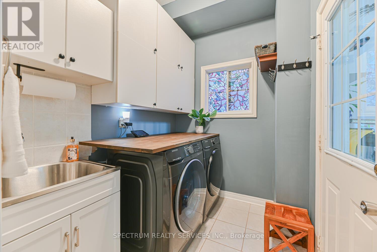 Photo 8 of 68 Robarts Drive, Milton ON