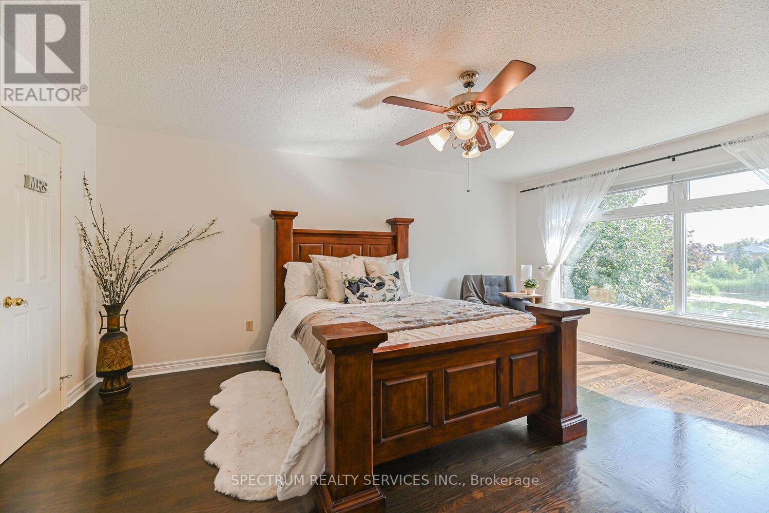 Photo 21 of 68 Robarts Drive, Milton ON