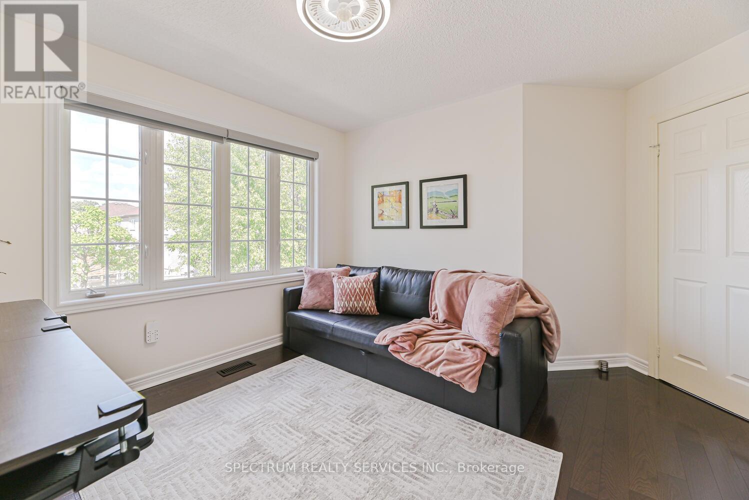 Photo 7 of 68 Robarts Drive, Milton ON