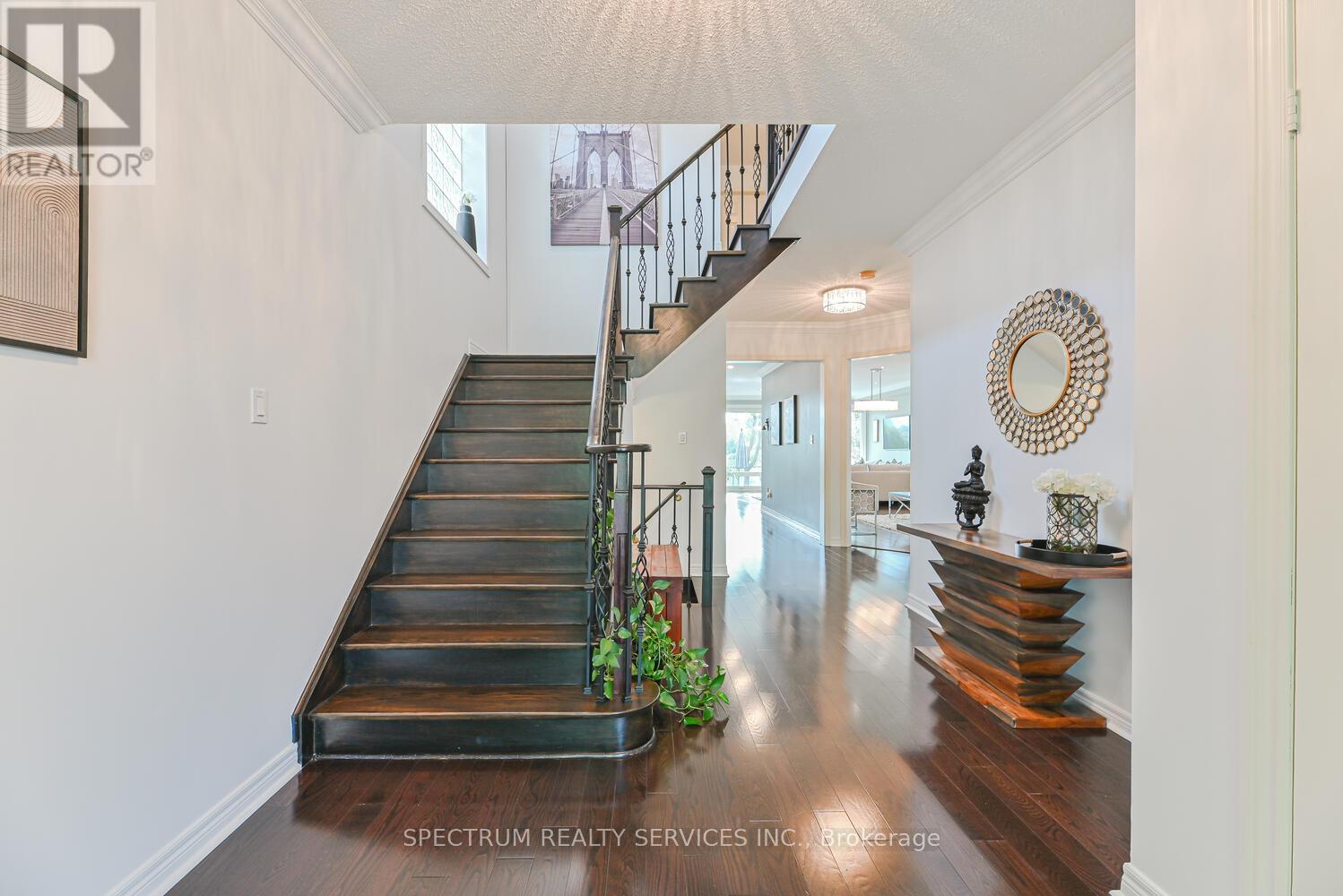 Photo 19 of 68 Robarts Drive, Milton ON