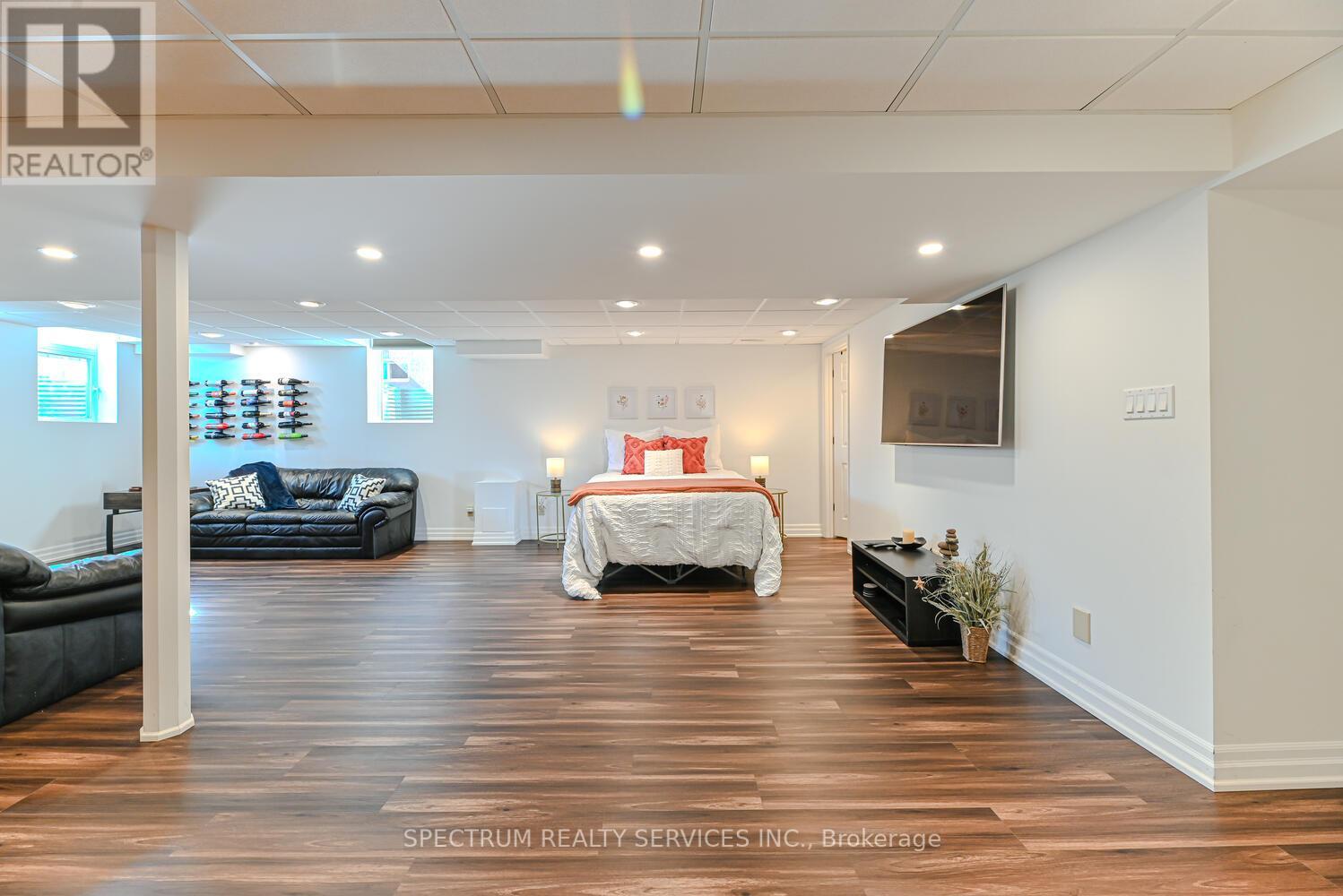 Photo 44 of 68 Robarts Drive, Milton ON