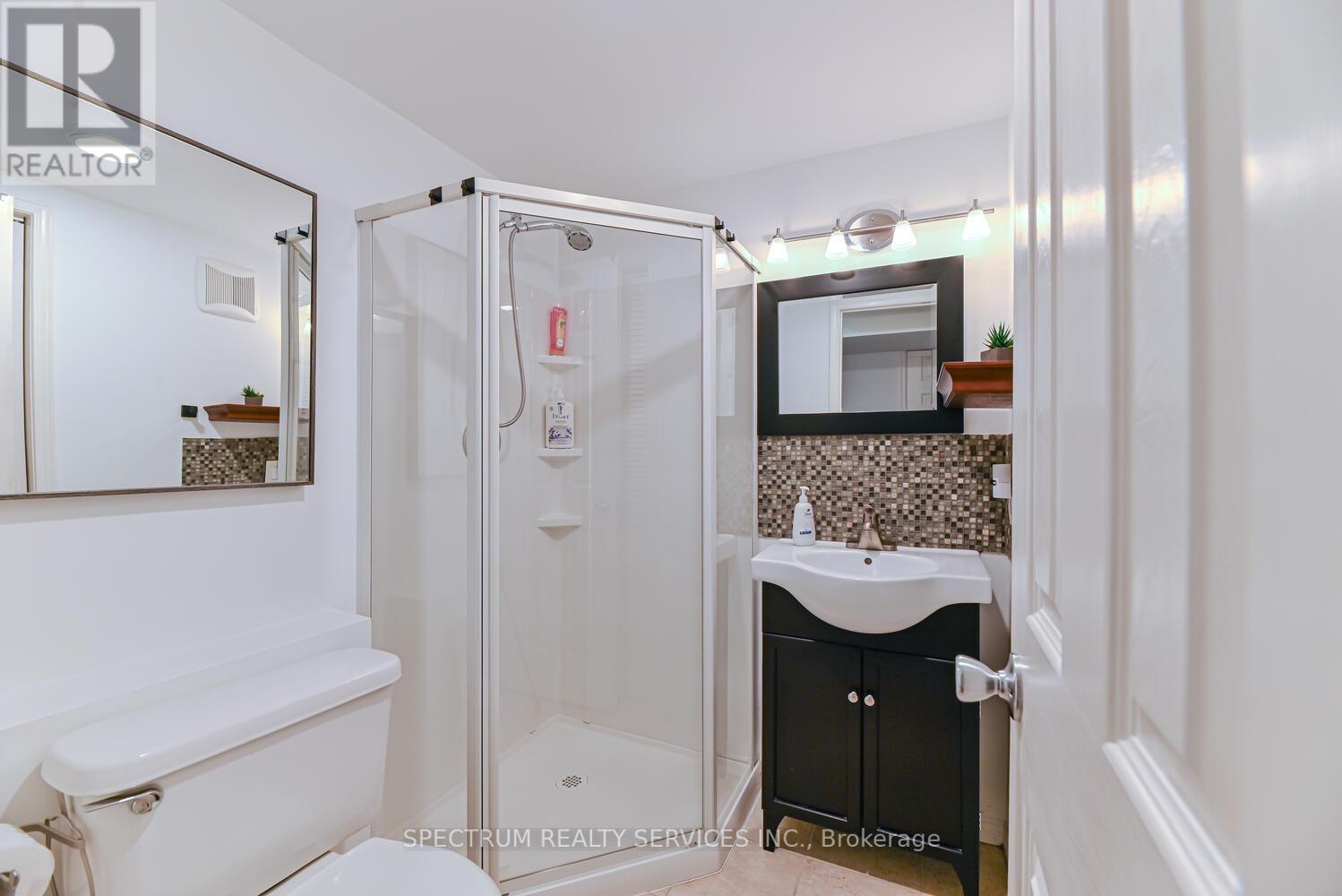 Photo 31 of 68 Robarts Drive, Milton ON
