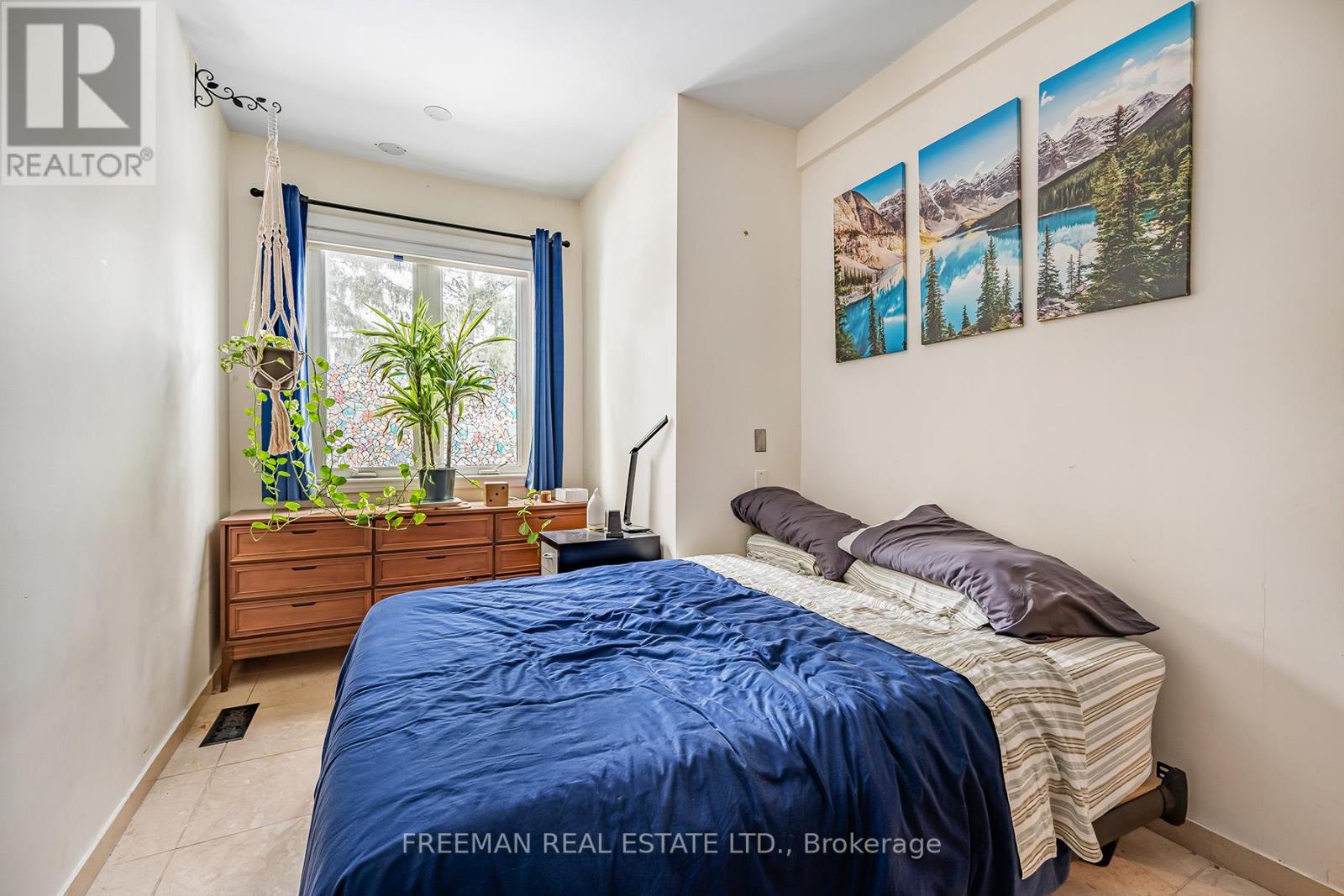 Photo 25 of 426 Brunswick Avenue, Toronto ON