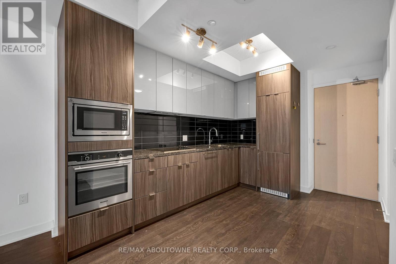 Photo 9 of 915 115 Blue Jays Way, Toronto ON