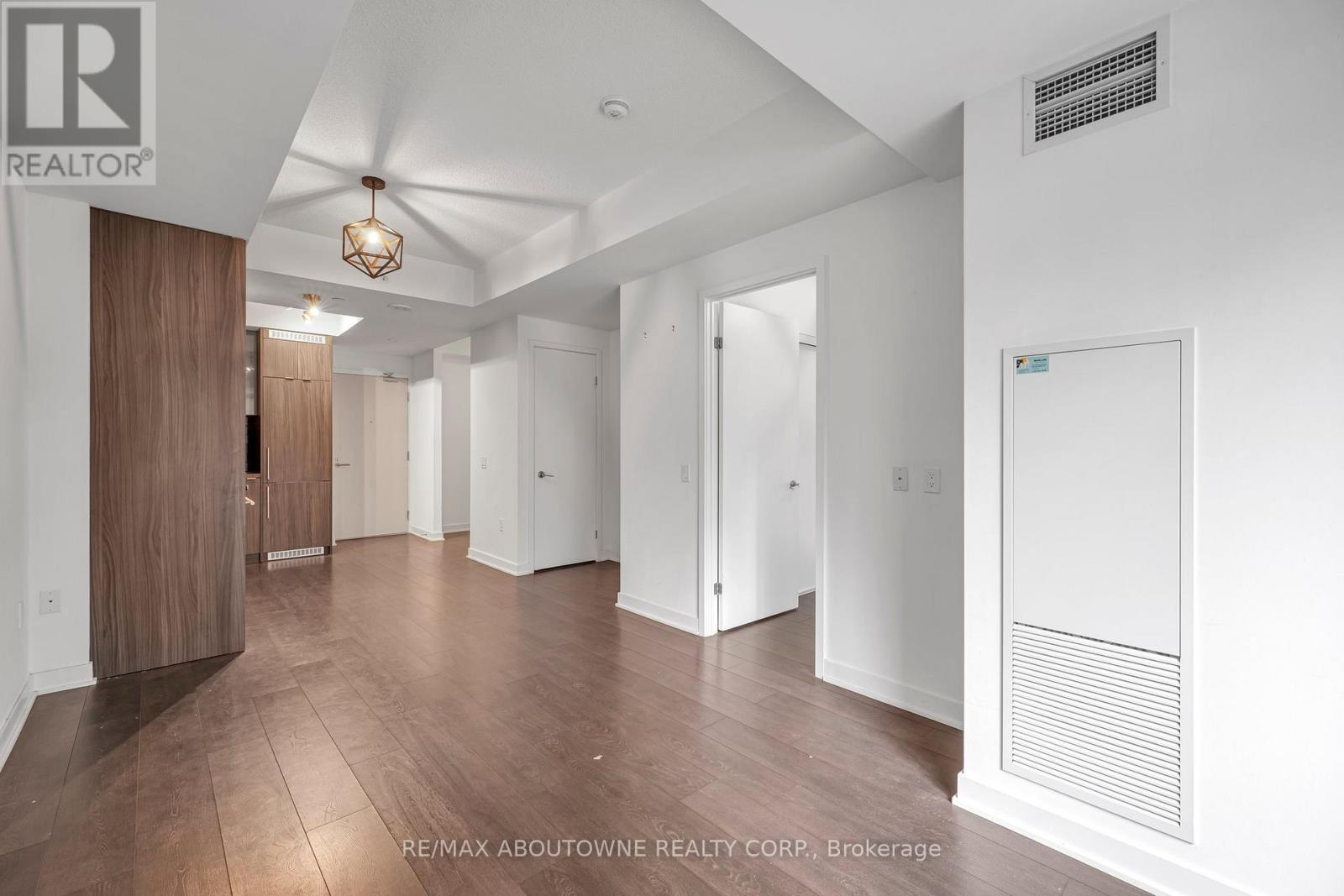Photo 8 of 915 115 Blue Jays Way, Toronto ON