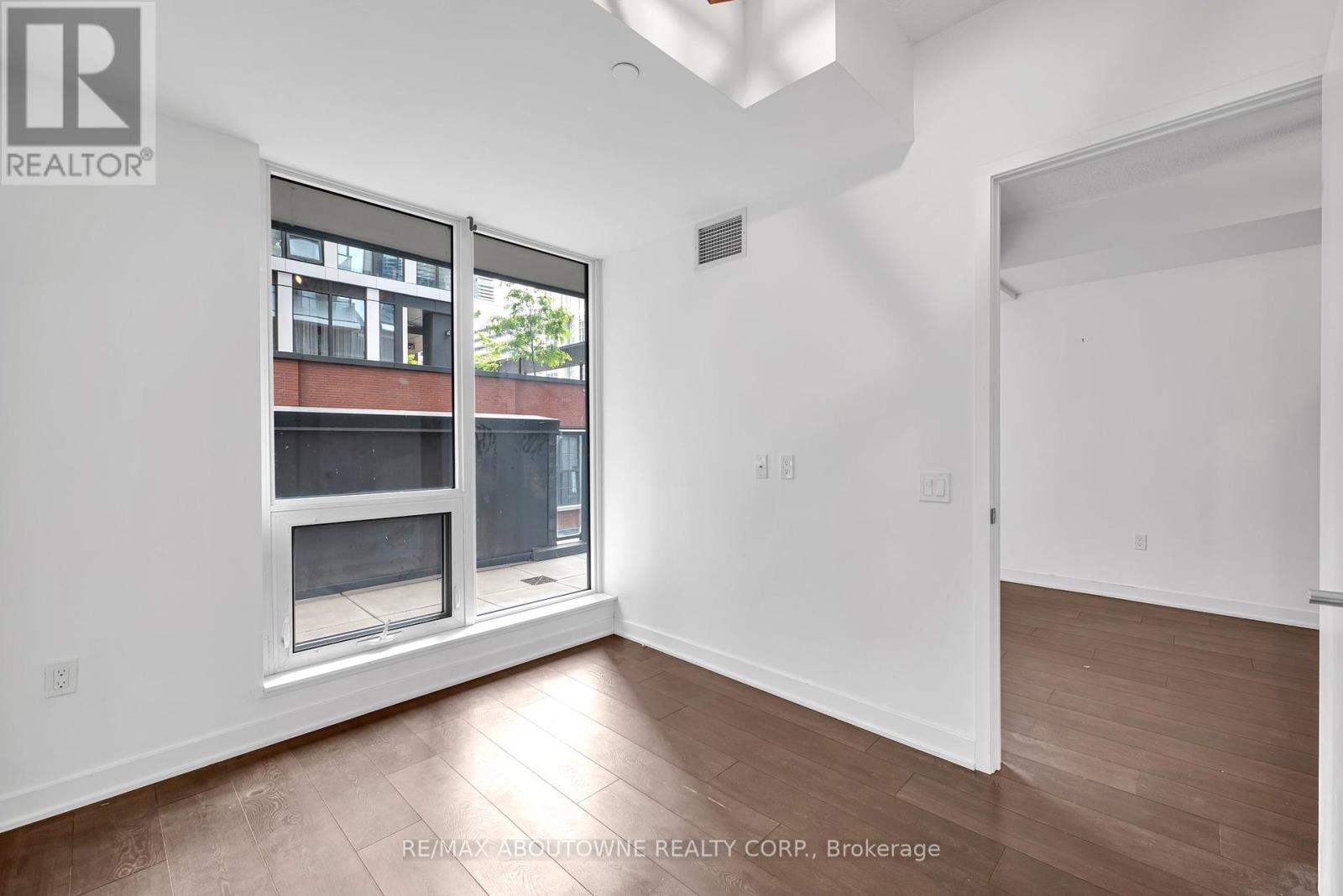 Photo 12 of 915 115 Blue Jays Way, Toronto ON