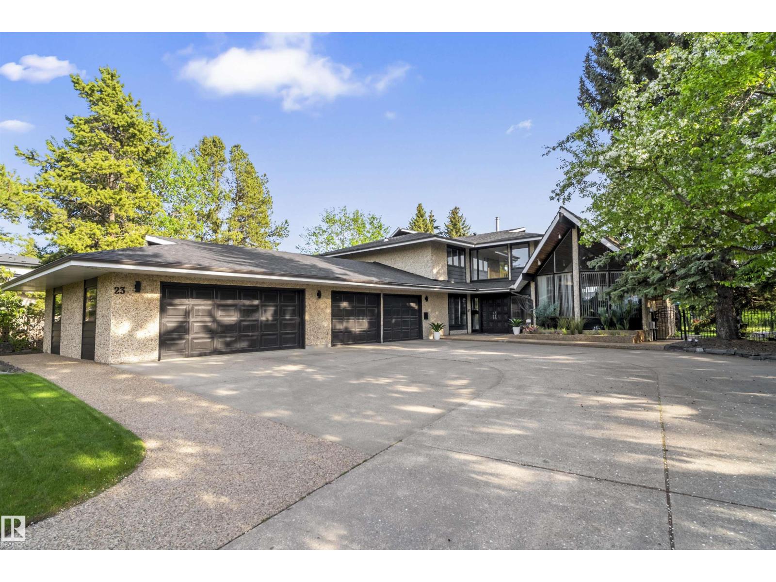 Photo 39 of 23 Westbrook Dr Nw, Edmonton AB