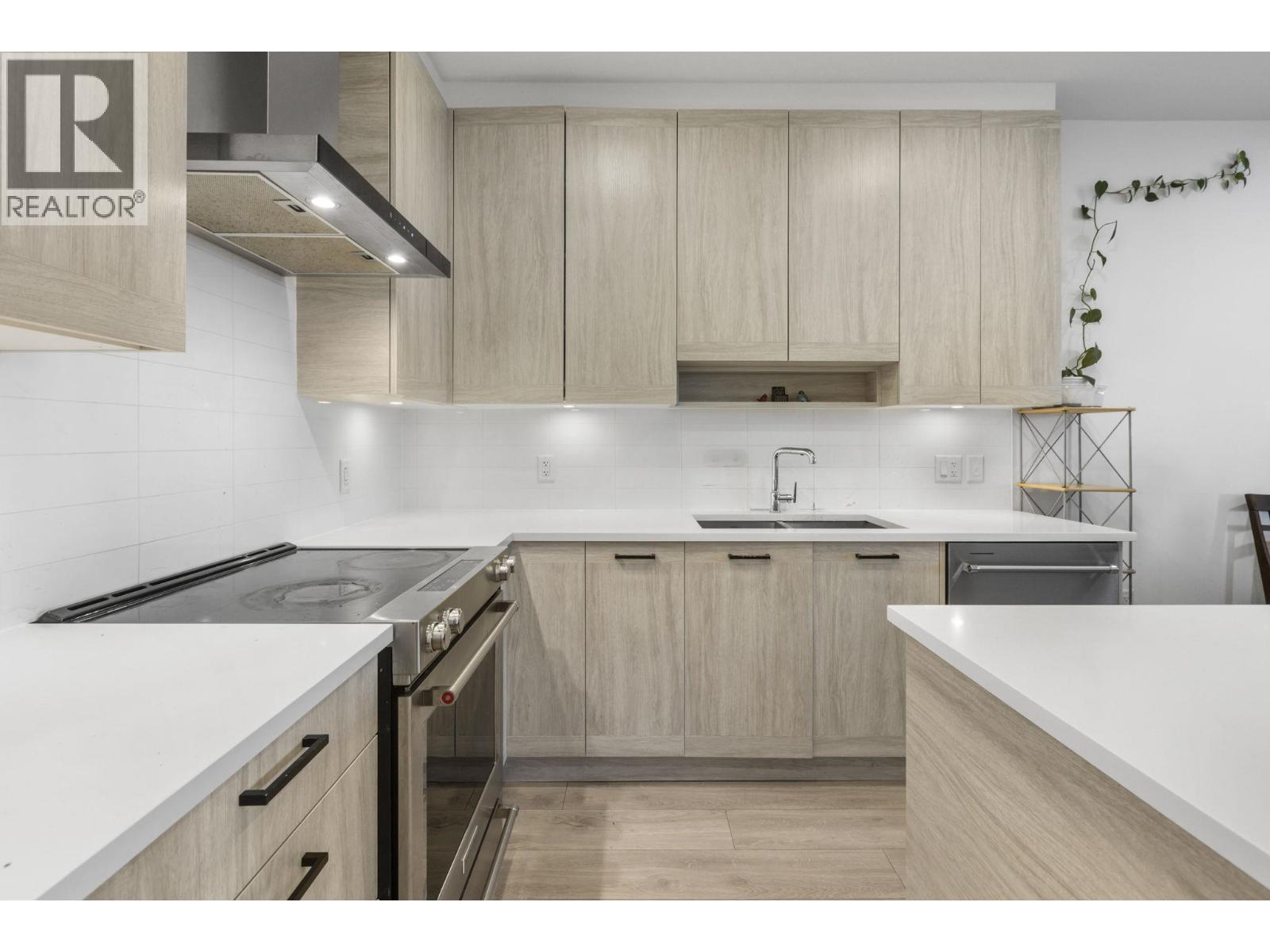 Photo 9 of 510 7579 16th Street, Burnaby BC