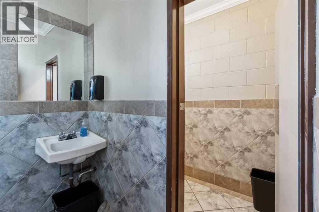 Photo 7 of 704 41 Avenue Ne, Calgary AB