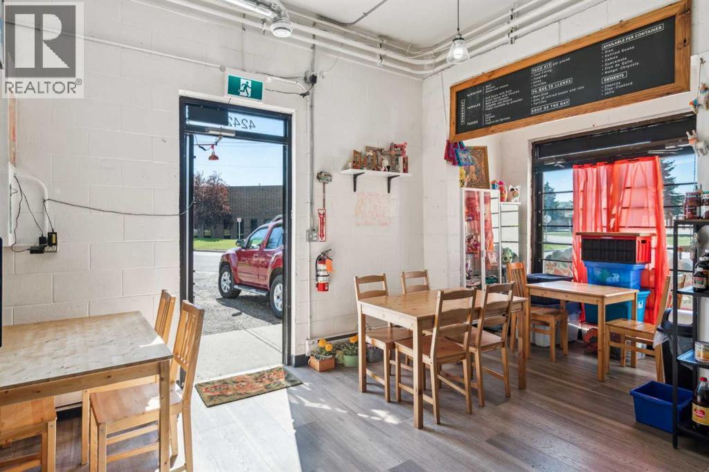 Photo 15 of 704 41 Avenue Ne, Calgary AB