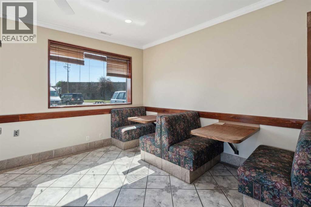 Photo 3 of 704 41 Avenue Ne, Calgary AB