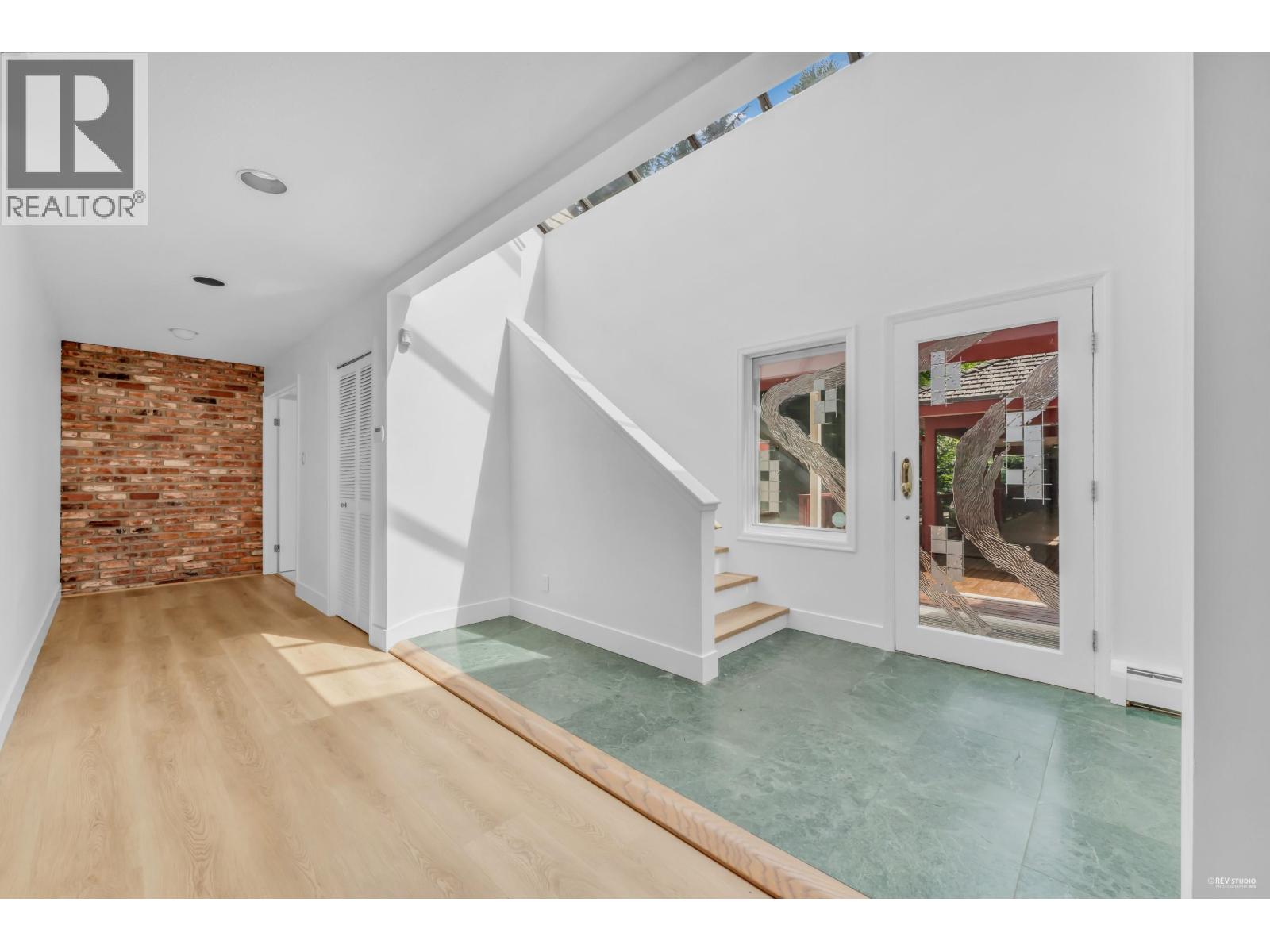 Photo 8 of 2901 Allan Road, North Vancouver BC