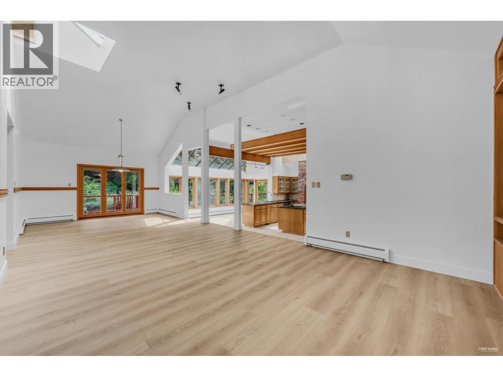 Photo 7 of 2901 Allan Road, North Vancouver BC