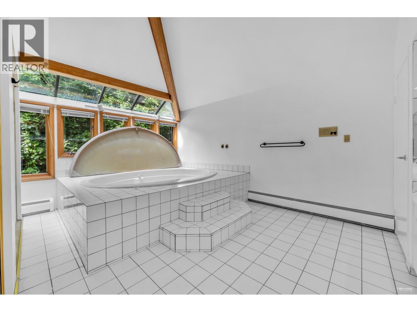 Photo 19 of 2901 Allan Road, North Vancouver BC