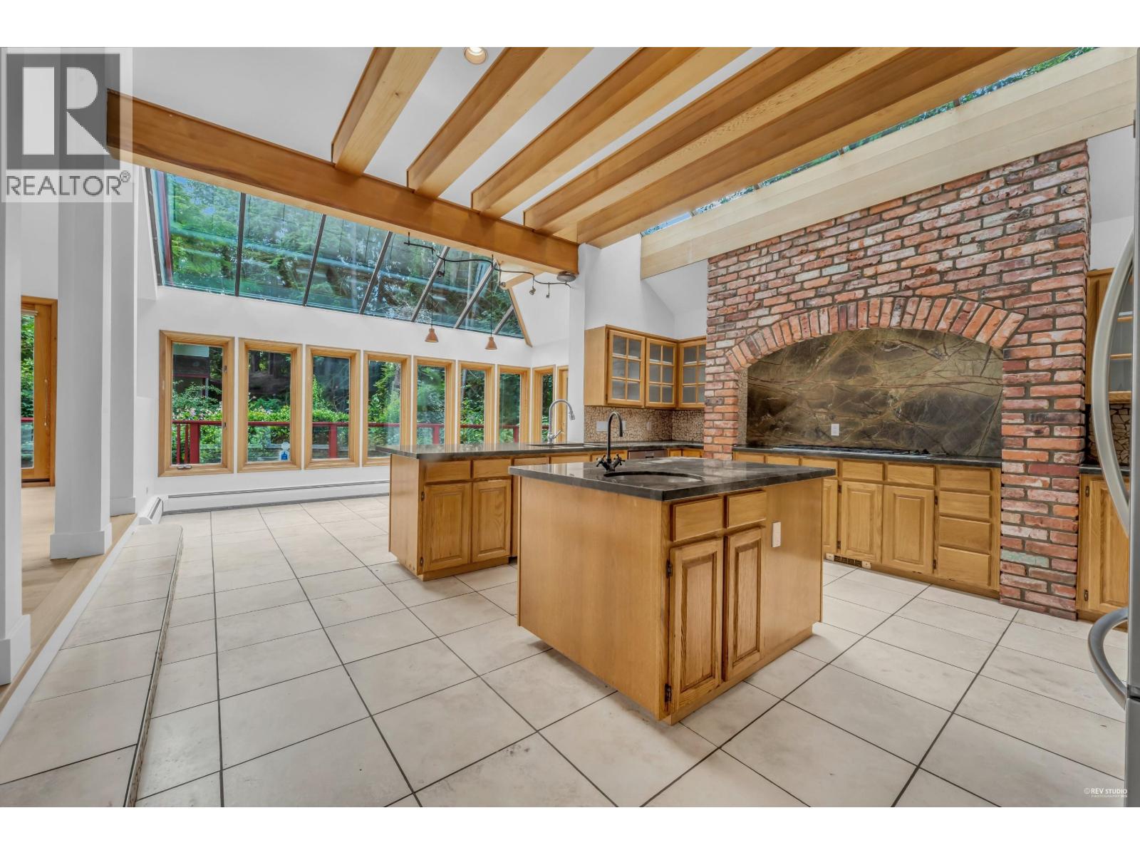 Photo 3 of 2901 Allan Road, North Vancouver BC