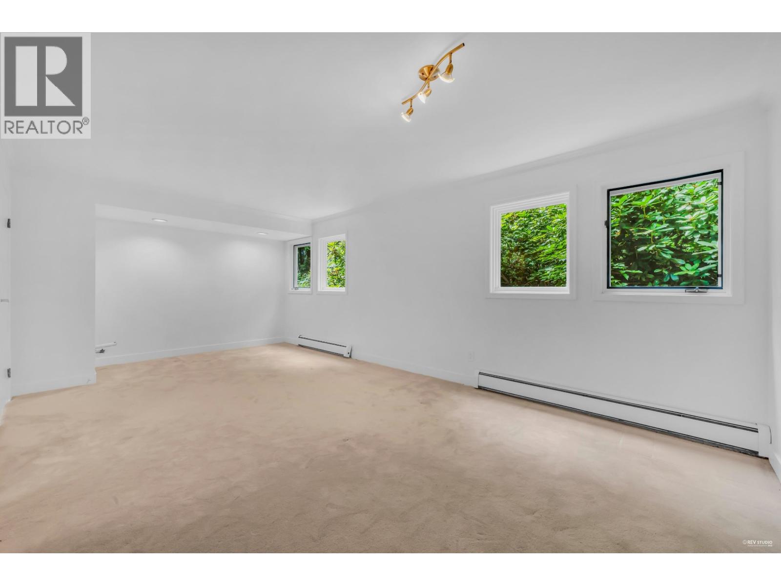 Photo 13 of 2901 Allan Road, North Vancouver BC