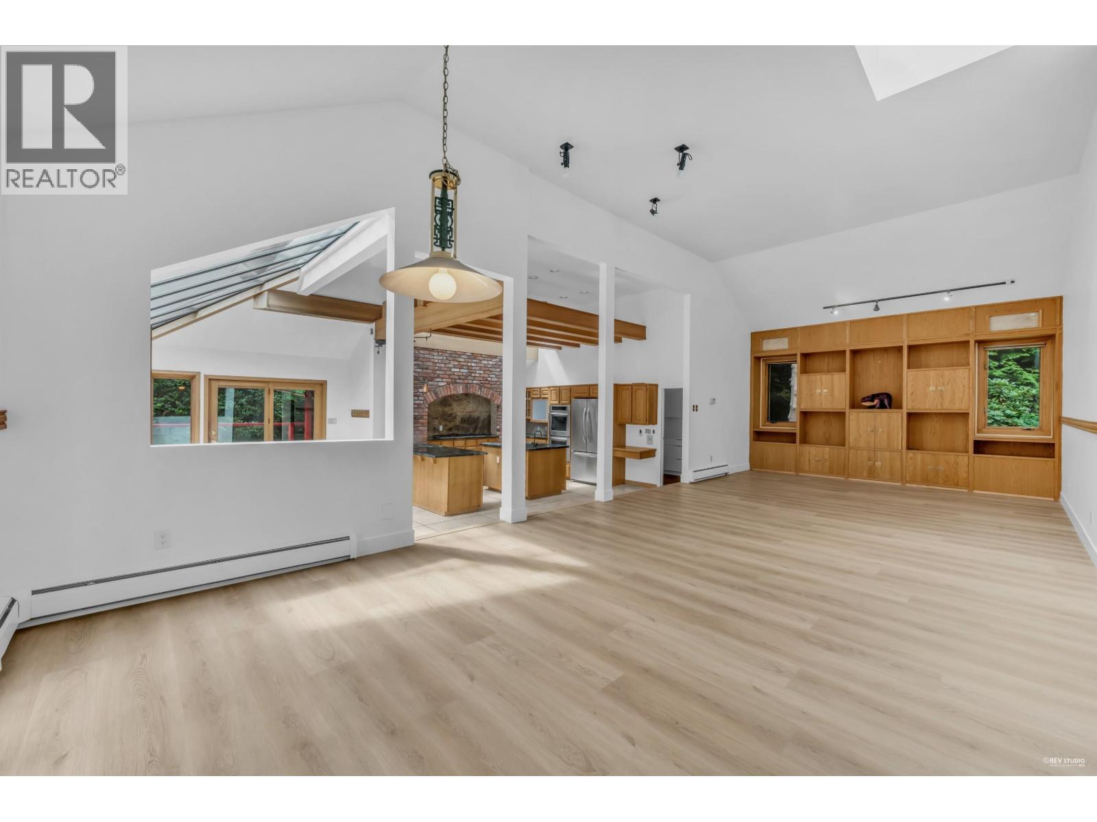 Photo 6 of 2901 Allan Road, North Vancouver BC