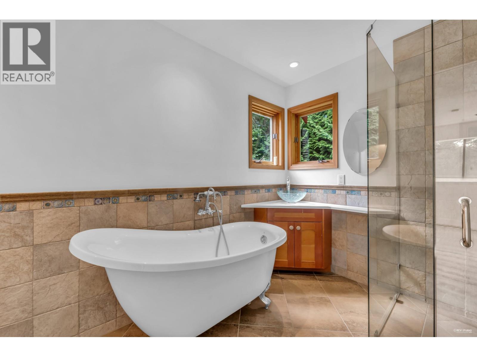 Photo 23 of 2901 Allan Road, North Vancouver BC