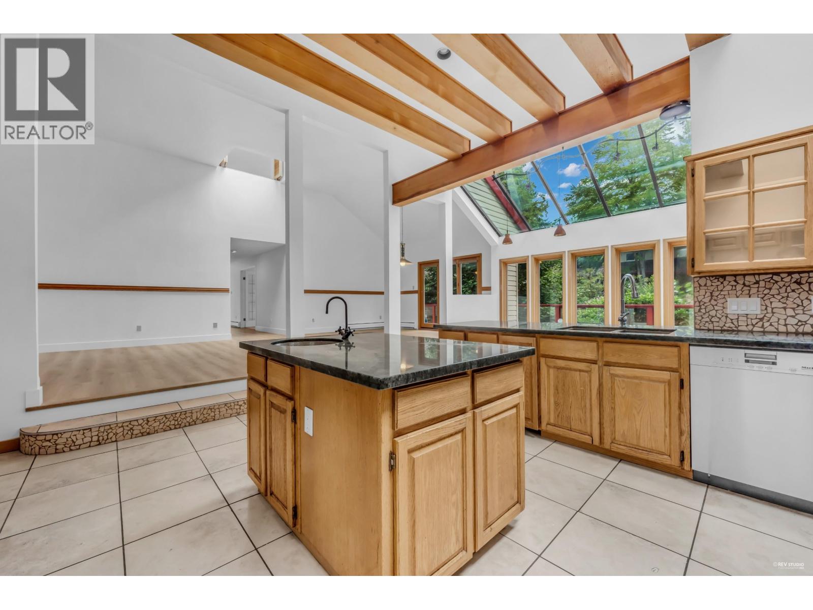 Photo 4 of 2901 Allan Road, North Vancouver BC