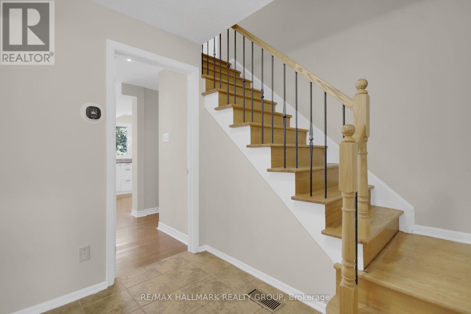 Photo 7 of 51 Charkay Street, Ottawa ON