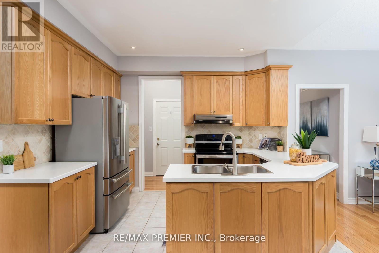 Photo 27 of 48 Braden Way, Vaughan ON