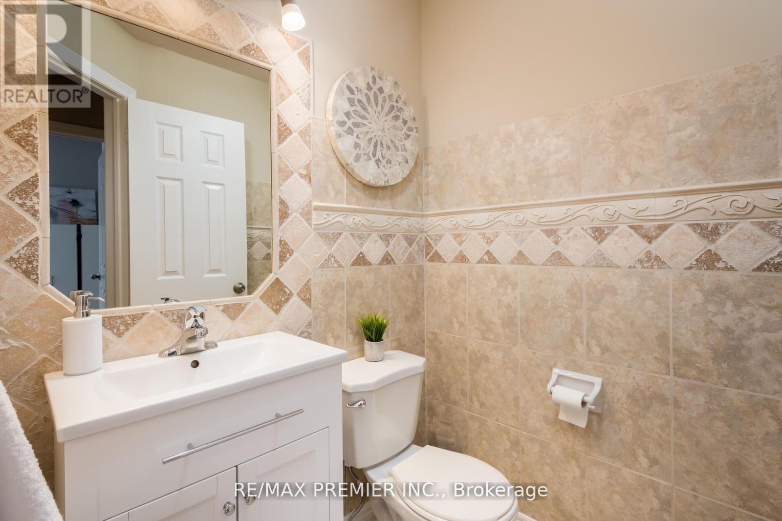 Photo 9 of 48 Braden Way, Vaughan ON