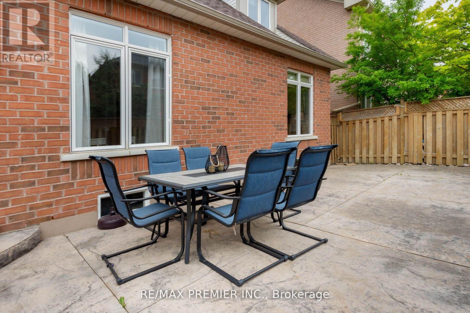 Photo 11 of 48 Braden Way, Vaughan ON
