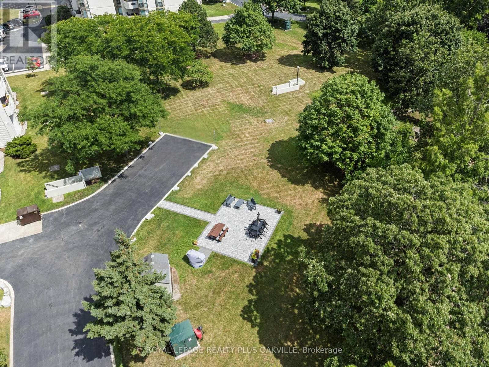Photo 11 of 804 5070 Pinedale Avenue, Burlington ON