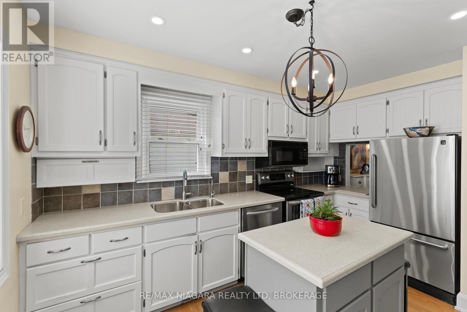 Photo 11 of 472 Geneva Street, St Catharines ON