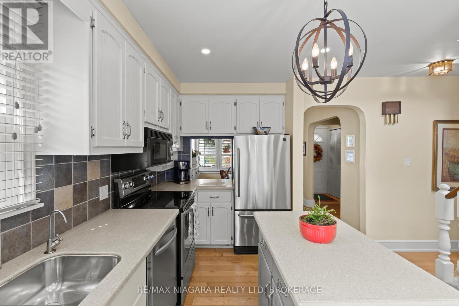 Photo 12 of 472 Geneva Street, St Catharines ON