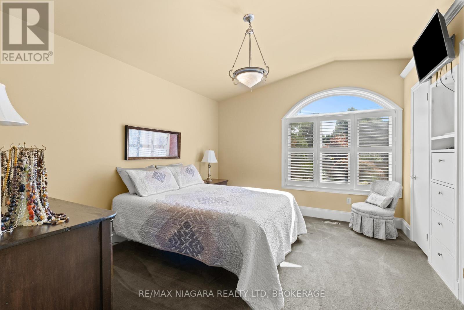 Photo 14 of 472 Geneva Street, St Catharines ON