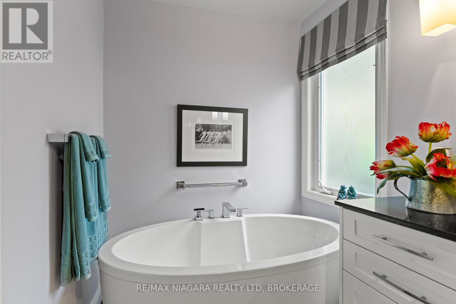 Photo 17 of 472 Geneva Street, St Catharines ON
