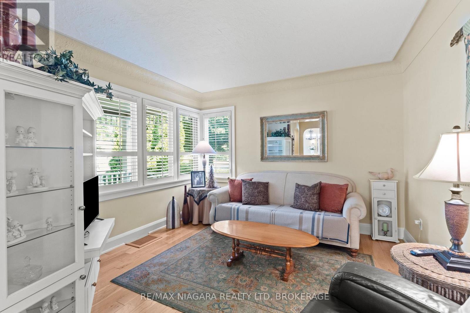 Photo 7 of 472 Geneva Street, St Catharines ON