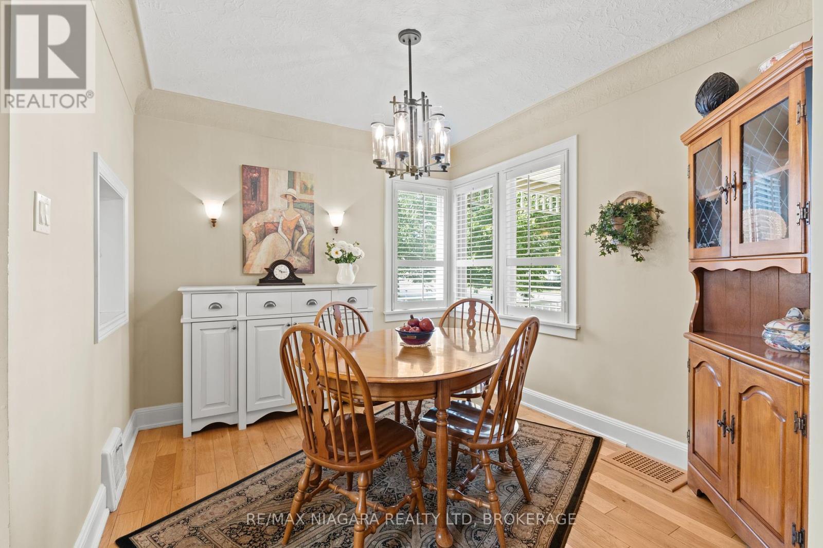 Photo 8 of 472 Geneva Street, St Catharines ON
