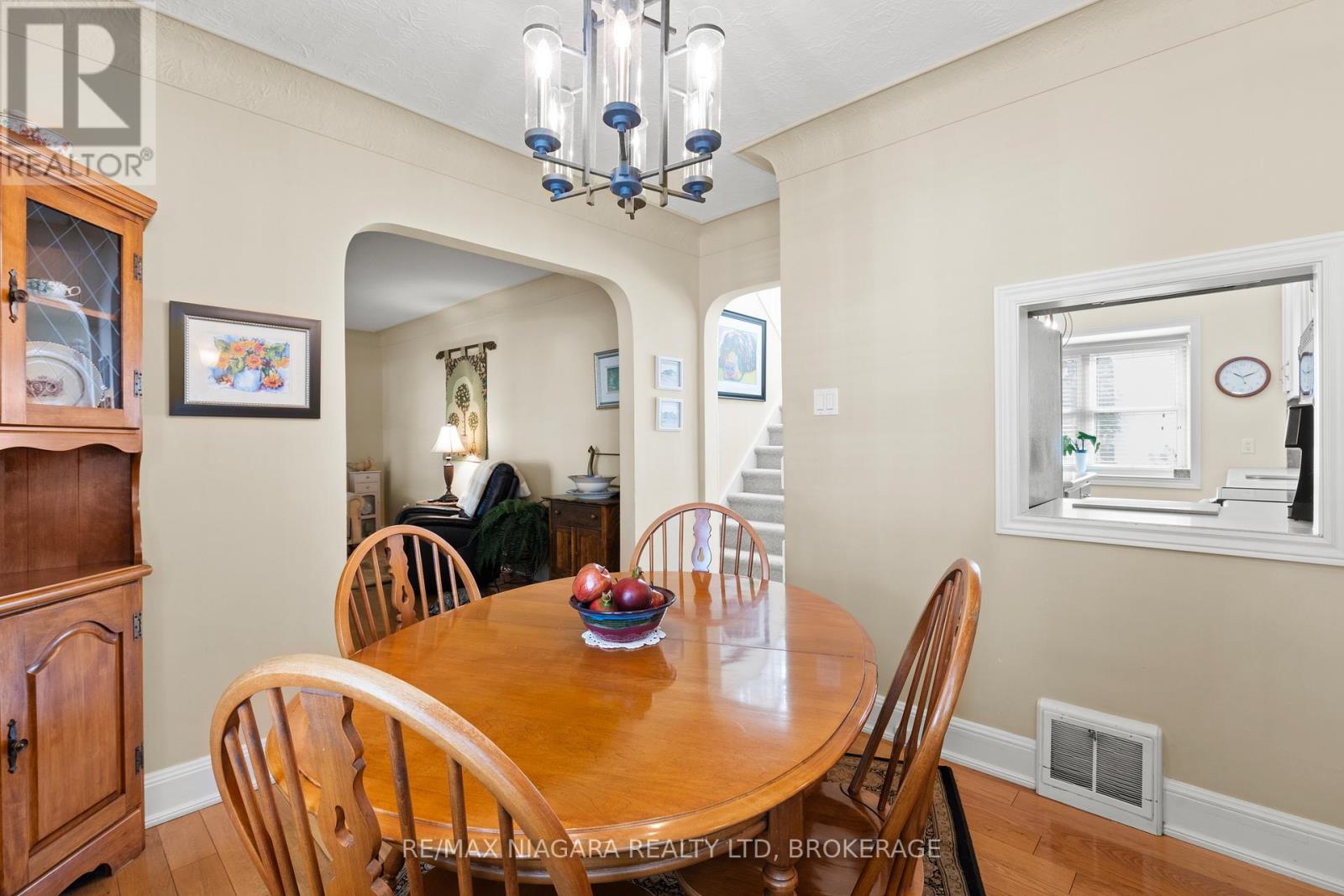 Photo 9 of 472 Geneva Street, St Catharines ON