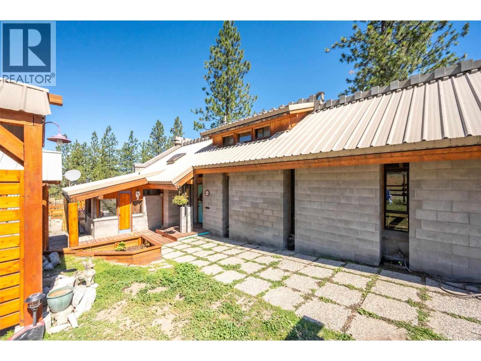 156 Porcupine Place, Oliver