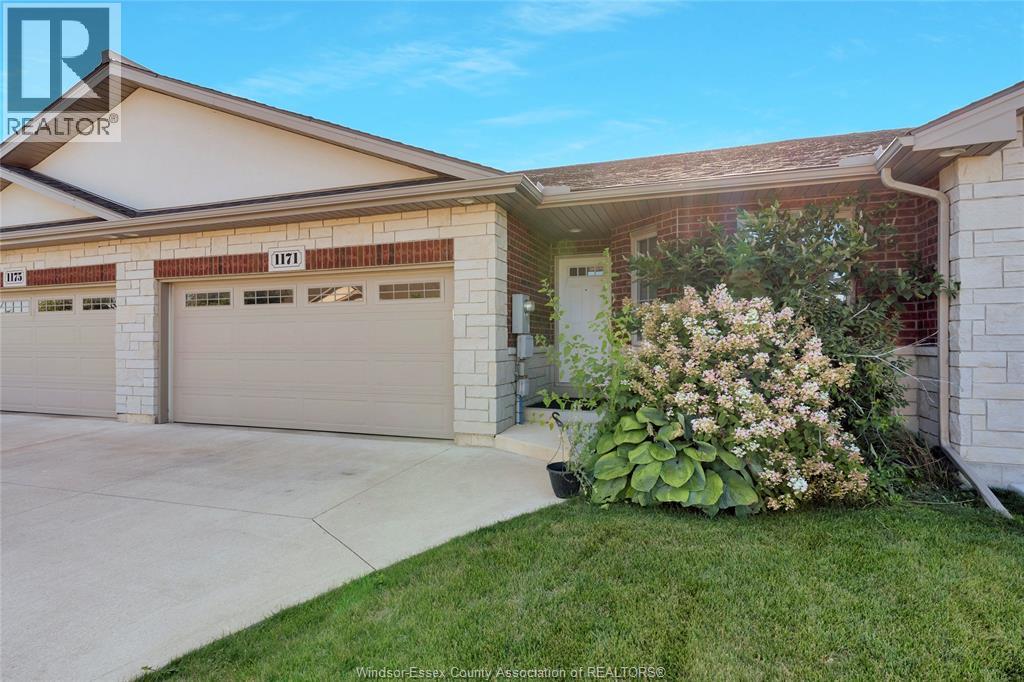 Photo 2 of 1171 Bridal Falls Crescent, Windsor ON