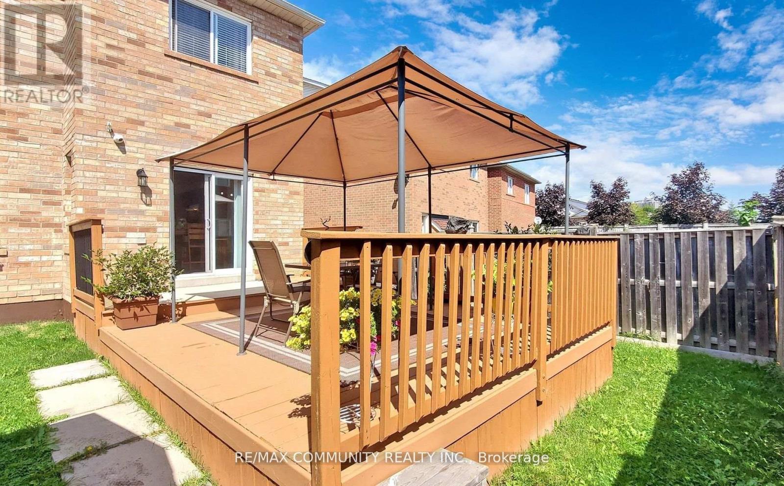 Photo 1 of 446 Huntington Ridge Drive N, Mississauga ON
